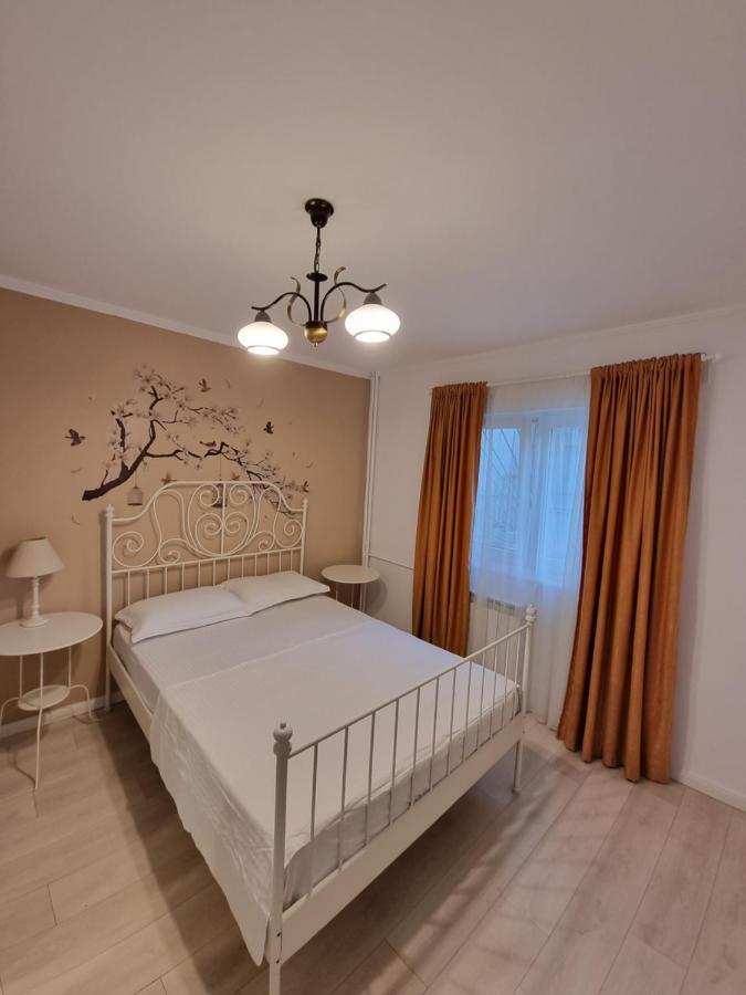 Apartments In The Aviatiei Area On Bucharest Exterior photo